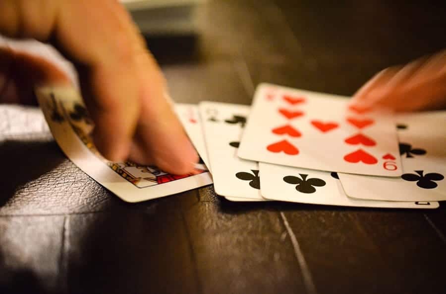 Học hỏi ngay 4 mẹo chơi Poker hiệu quả mà an toàn