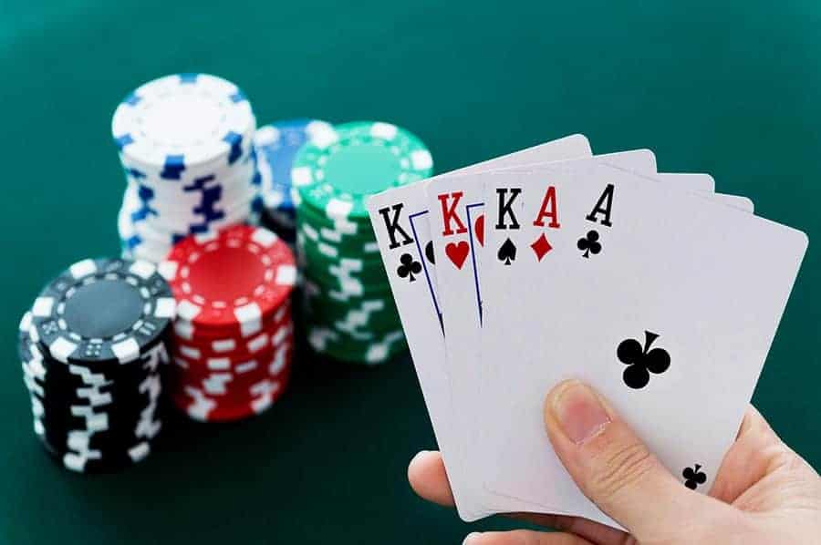 Người chơi Bài Baccarat không nên tham lam khi đặt cược