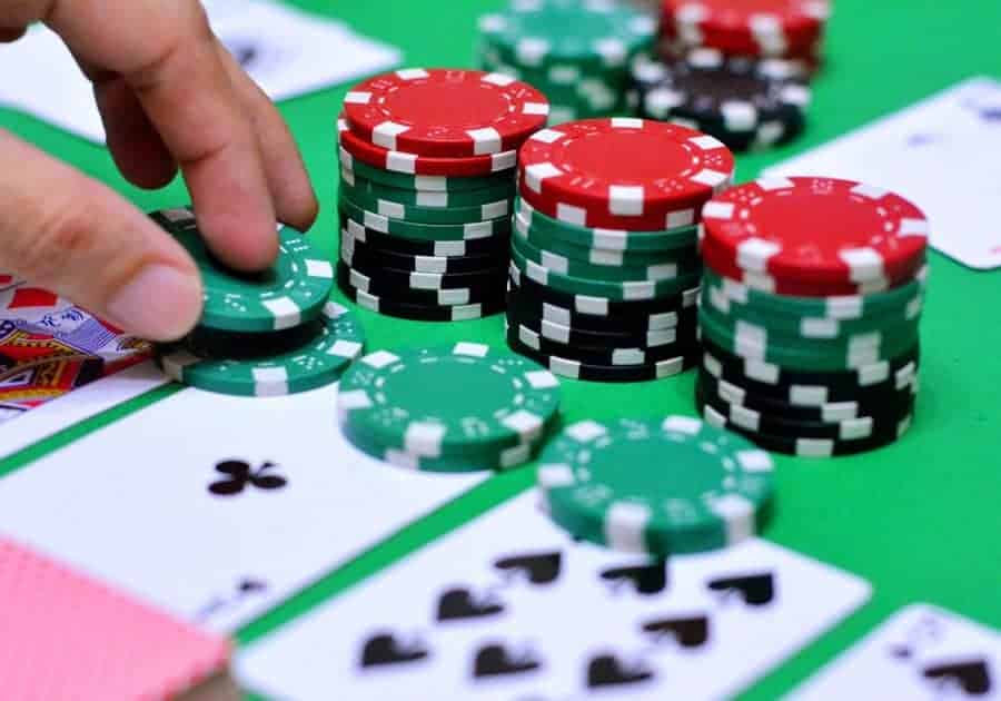 Những câu hỏi cần đặt ra khi chơi game Poker online