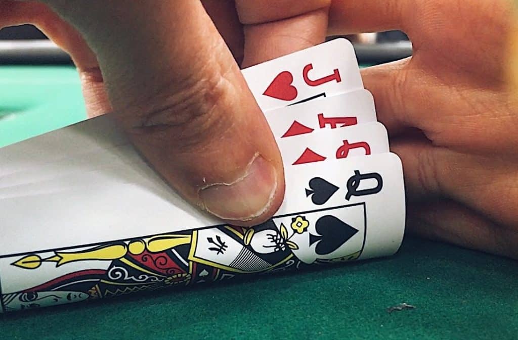 Phát hiện một số lầm tưởng không hợp lý về Omaha Poker